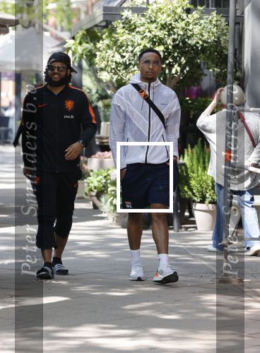 Amsterdam 7 mei 2020
Kenny tete met een kennis in Amsterdam zuid