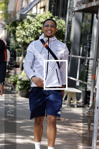 Amsterdam 7 mei 2020
Kenny tete met een kennis in Amsterdam zuid