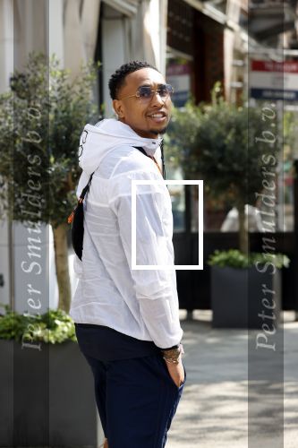 Amsterdam 7 mei 2020
Kenny tete met een kennis in Amsterdam zuid