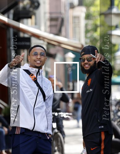 Amsterdam 7 mei 2020
Kenny tete met een kennis in Amsterdam zuid