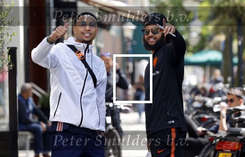 Amsterdam 7 mei 2020
Kenny tete met een kennis in Amsterdam zuid