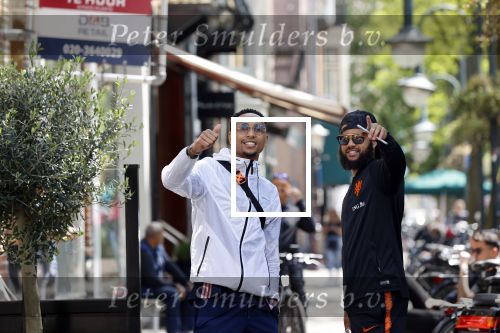 Amsterdam 7 mei 2020
Kenny tete met een kennis in Amsterdam zuid