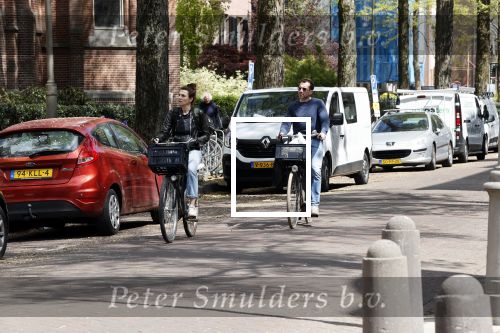 Amsterdam 4 mei 2020
Kim v Kooten en Jacob Derwig op ded fiets in Amsterdam zuid.