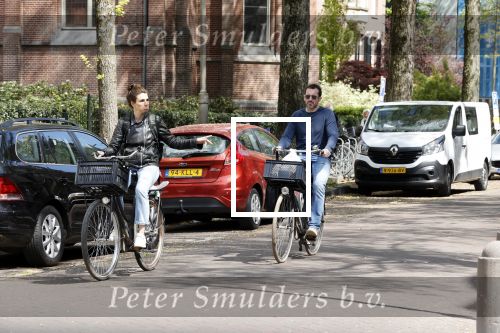 Amsterdam 4 mei 2020
Kim v Kooten en Jacob Derwig op ded fiets in Amsterdam zuid.