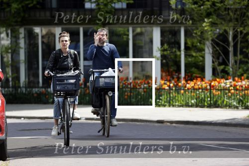 Amsterdam 4 mei 2020
Kim v Kooten en Jacob Derwig op ded fiets in Amsterdam zuid.