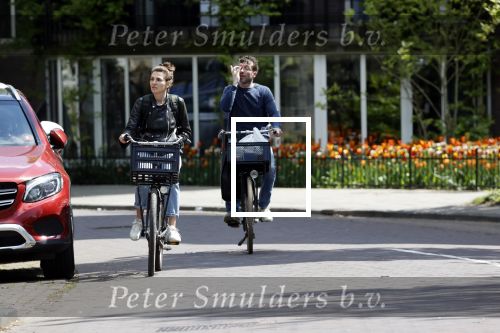 Amsterdam 4 mei 2020
Kim v Kooten en Jacob Derwig op ded fiets in Amsterdam zuid.