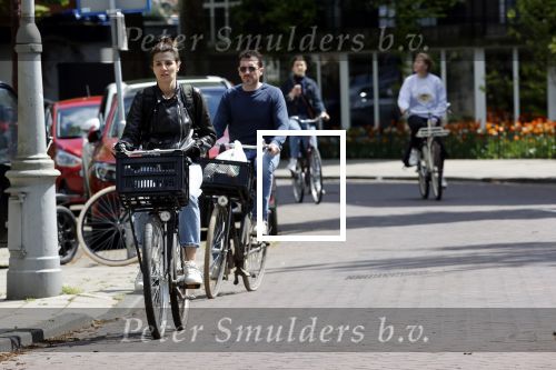 Amsterdam 4 mei 2020
Kim v Kooten en Jacob Derwig op ded fiets in Amsterdam zuid.