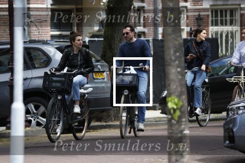 Amsterdam 4 mei 2020
Kim v Kooten en Jacob Derwig op ded fiets in Amsterdam zuid.