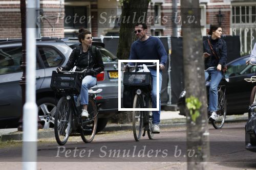 Amsterdam 4 mei 2020
Kim v Kooten en Jacob Derwig op ded fiets in Amsterdam zuid.
