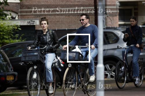 Amsterdam 4 mei 2020
Kim v Kooten en Jacob Derwig op ded fiets in Amsterdam zuid.