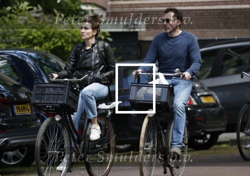 Amsterdam 4 mei 2020
Kim v Kooten en Jacob Derwig op ded fiets in Amsterdam zuid.