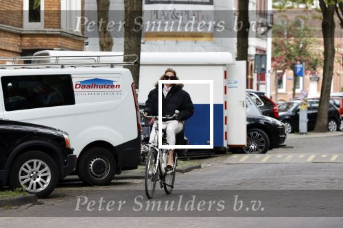Amsterdam 15 mei 2020
Lieke v Lexmond op de fiets in Amsterdam