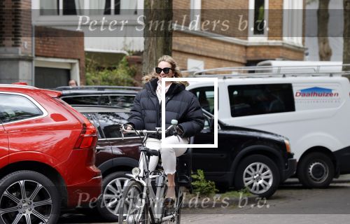 Amsterdam 15 mei 2020
Lieke v Lexmond op de fiets in Amsterdam