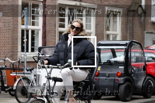Amsterdam 15 mei 2020
Lieke v Lexmond op de fiets in Amsterdam