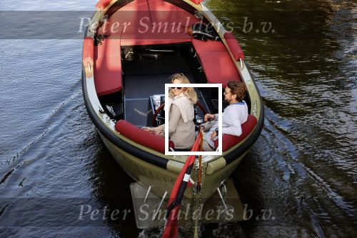 Amsterdam 27 mei 2020
Lieke v Lexmond en haar man Bas v Veggel varen in hun boot door de grachten van Amsterdam .