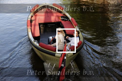 Amsterdam 27 mei 2020
Lieke v Lexmond en haar man Bas v Veggel varen in hun boot door de grachten van Amsterdam .