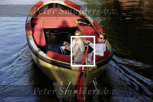Amsterdam 27 mei 2020
Lieke v Lexmond en haar man Bas v Veggel varen in hun boot door de grachten van Amsterdam .