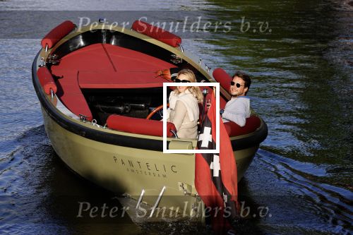 Amsterdam 27 mei 2020
Lieke v Lexmond en haar man Bas v Veggel varen in hun boot door de grachten van Amsterdam .
