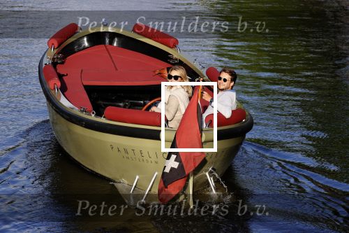 Amsterdam 27 mei 2020
Lieke v Lexmond en haar man Bas v Veggel varen in hun boot door de grachten van Amsterdam .