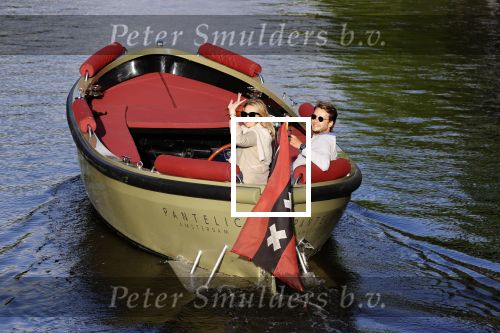 Amsterdam 27 mei 2020
Lieke v Lexmond en haar man Bas v Veggel varen in hun boot door de grachten van Amsterdam .