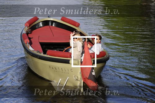Amsterdam 27 mei 2020
Lieke v Lexmond en haar man Bas v Veggel varen in hun boot door de grachten van Amsterdam .