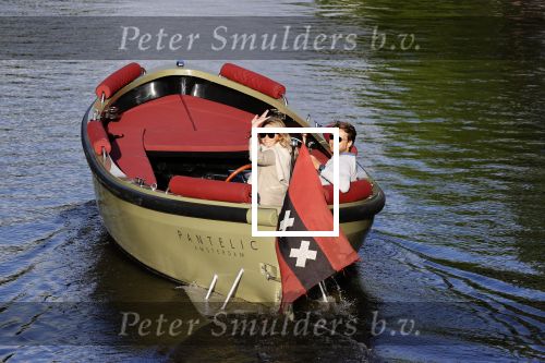 Amsterdam 27 mei 2020
Lieke v Lexmond en haar man Bas v Veggel varen in hun boot door de grachten van Amsterdam .