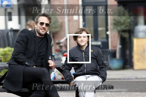 Amsterdam 16 mei 2020
Marco Geeratz ( man Chantal janzen) met hun zoontje in Amsterdam zuid