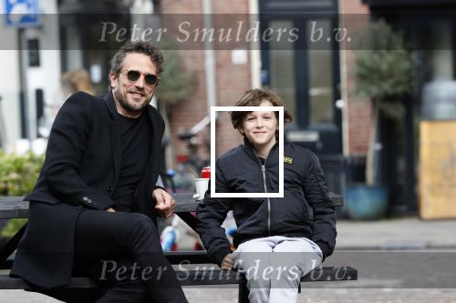 Amsterdam 16 mei 2020
Marco Geeratz ( man Chantal janzen) met hun zoontje in Amsterdam zuid