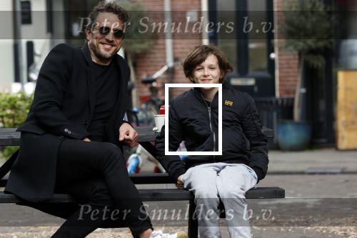 Amsterdam 16 mei 2020
Marco Geeratz ( man Chantal janzen) met hun zoontje in Amsterdam zuid