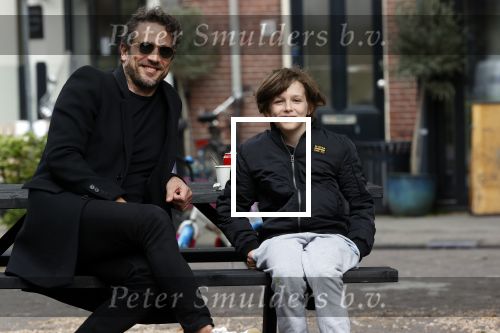 Amsterdam 16 mei 2020
Marco Geeratz ( man Chantal janzen) met hun zoontje in Amsterdam zuid