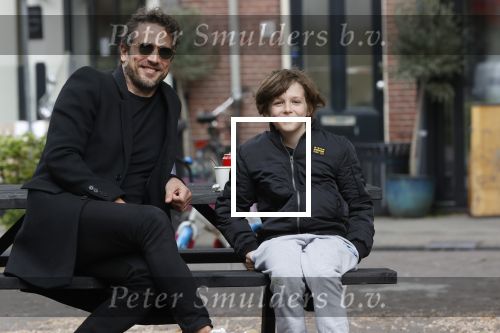 Amsterdam 16 mei 2020
Marco Geeratz ( man Chantal janzen) met hun zoontje in Amsterdam zuid