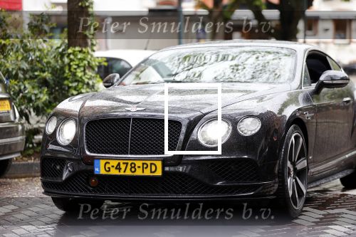 Amsterdam 1 mei 2020
Mark Teurlings en sanne Rosinga in hun bentleys in amsterdam zuid