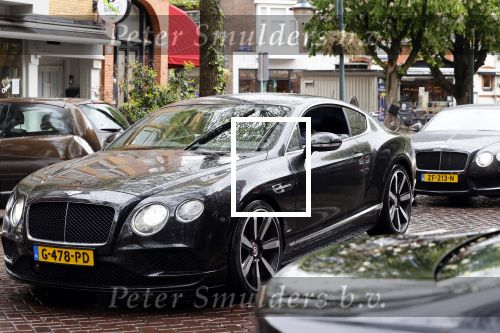 Amsterdam 1 mei 2020
Mark Teurlings en sanne Rosinga in hun bentleys in amsterdam zuid