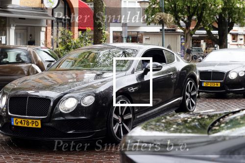 Amsterdam 1 mei 2020
Mark Teurlings en sanne Rosinga in hun bentleys in amsterdam zuid