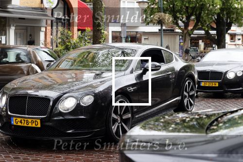 Amsterdam 1 mei 2020
Mark Teurlings en sanne Rosinga in hun bentleys in amsterdam zuid