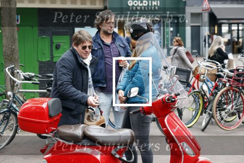 Amsterdam 2 mei 2020
Martijn Krabbe en zijn vrouw Deborah gaan op de scooter eten kopen bij een indonesische toko