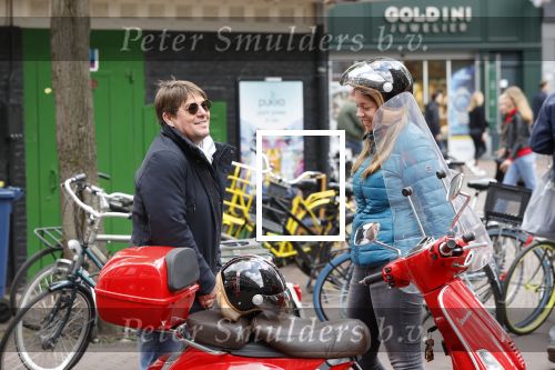 Amsterdam 2 mei 2020
Martijn Krabbe en zijn vrouw Deborah gaan op de scooter eten kopen bij een indonesische toko