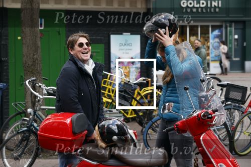 Amsterdam 2 mei 2020
Martijn Krabbe en zijn vrouw Deborah gaan op de scooter eten kopen bij een indonesische toko