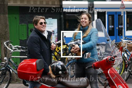 Amsterdam 2 mei 2020
Martijn Krabbe en zijn vrouw Deborah gaan op de scooter eten kopen bij een indonesische toko