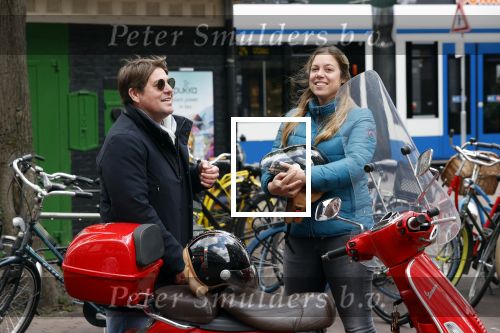 Amsterdam 2 mei 2020
Martijn Krabbe en zijn vrouw Deborah gaan op de scooter eten kopen bij een indonesische toko