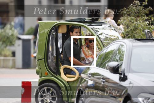 Amsterdam 3 juni 2020
Connie Witteman met haar zoon Marvin Breukhoven op terras en in haar biro karretje