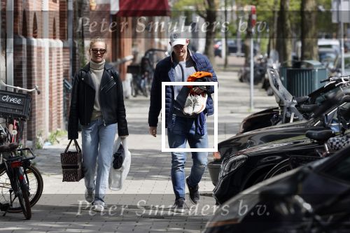 Amsterdam 2 mei 2020
Matthijs de Ligt en zijn vriendin Annekee Molenaar lopen op straat in Amsterdam zuid.