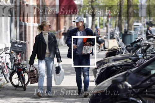 Amsterdam 2 mei 2020
Matthijs de Ligt en zijn vriendin Annekee Molenaar lopen op straat in Amsterdam zuid.
