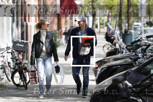 Amsterdam 2 mei 2020
Matthijs de Ligt en zijn vriendin Annekee Molenaar lopen op straat in Amsterdam zuid.