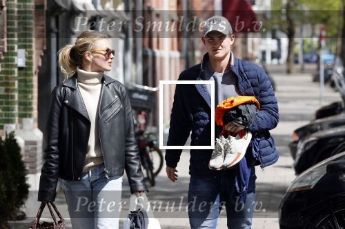 Amsterdam 2 mei 2020
Matthijs de Ligt en zijn vriendin Annekee Molenaar lopen op straat in Amsterdam zuid.