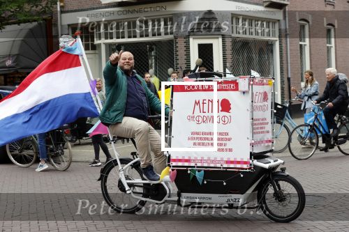 Amsterdam 6 juni 2020
Menno Kohler is in te huren als straat dj. Hij komt dan met zijn bakfiets