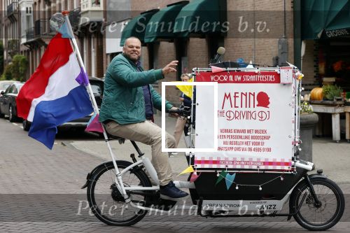 Amsterdam 6 juni 2020
Menno Kohler is in te huren als straat dj. Hij komt dan met zijn bakfiets
