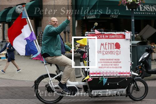 Amsterdam 6 juni 2020
Menno Kohler is in te huren als straat dj. Hij komt dan met zijn bakfiets