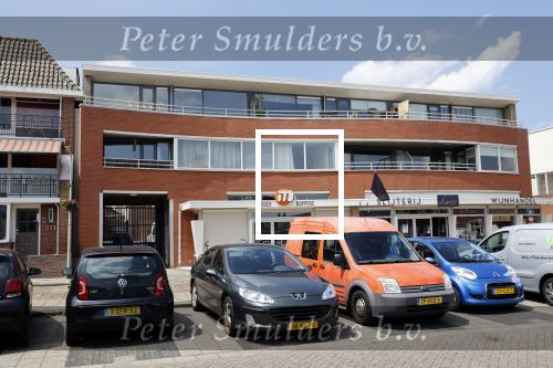 Noordwijk 12 juni 2020
Albert Barnhoorn en zijn dochter Nathalie Barnhoorn arriveren bij haar Appartement. Het verhaal dat zij een relatie met Dirk Kuyt zou hebben klopt helemaal niet.