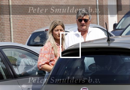 Noordwijk 12 juni 2020
Albert Barnhoorn en zijn dochter Nathalie Barnhoorn arriveren bij haar Appartement. Het verhaal dat zij een relatie met Dirk Kuyt zou hebben klopt helemaal niet.